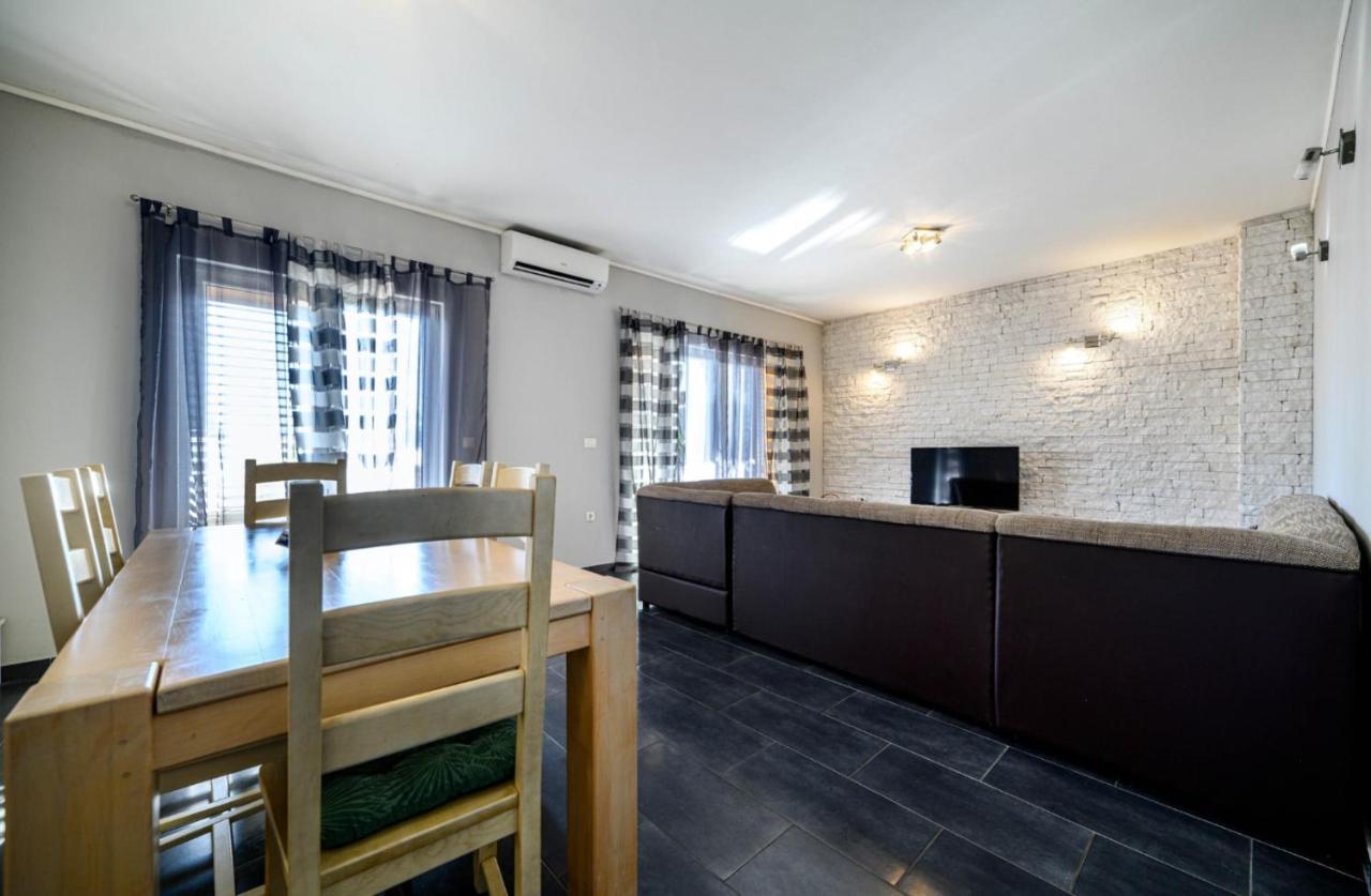 Apartments Oto ซาบอริซ ภายนอก รูปภาพ